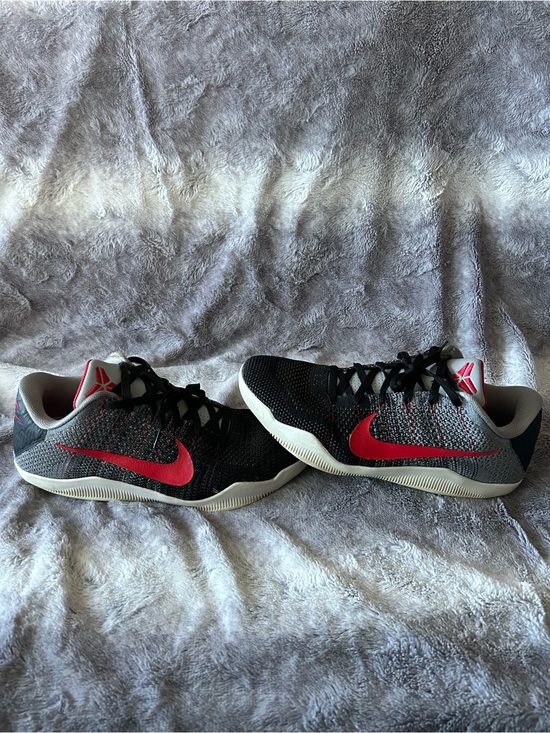 Athletic_Shoes